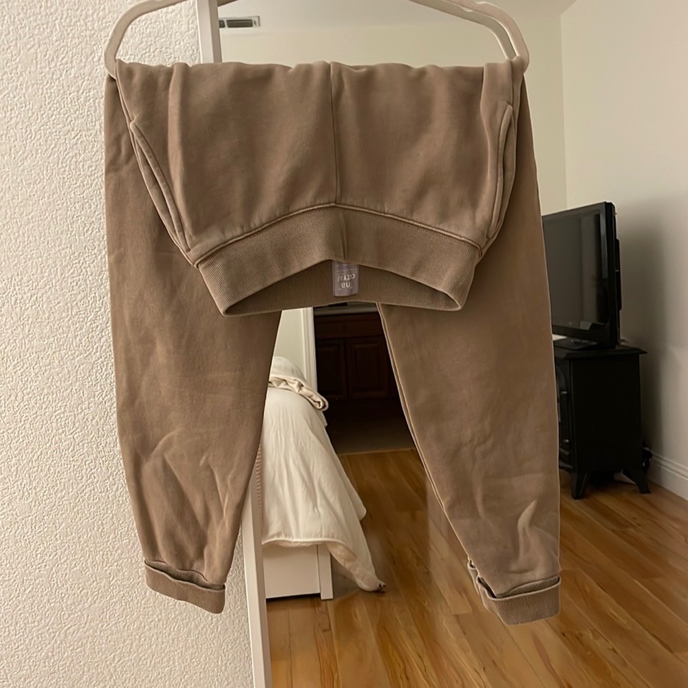 Aritzia tna sweats